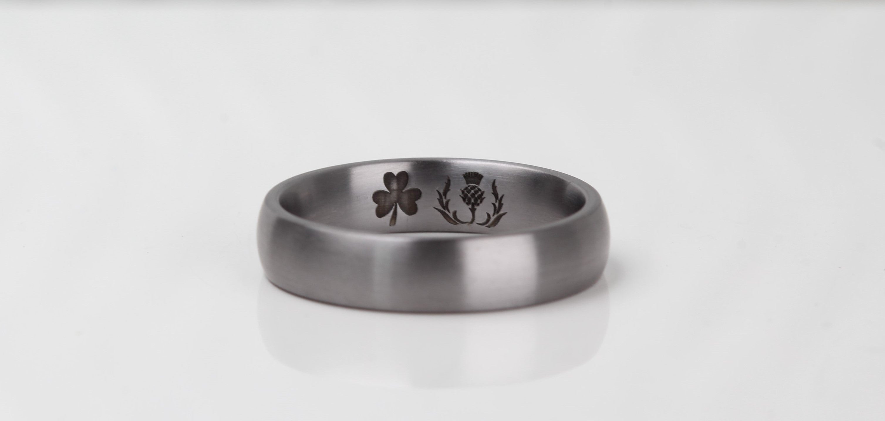 What to inscribe on wedding band | Beachweddingtips.com