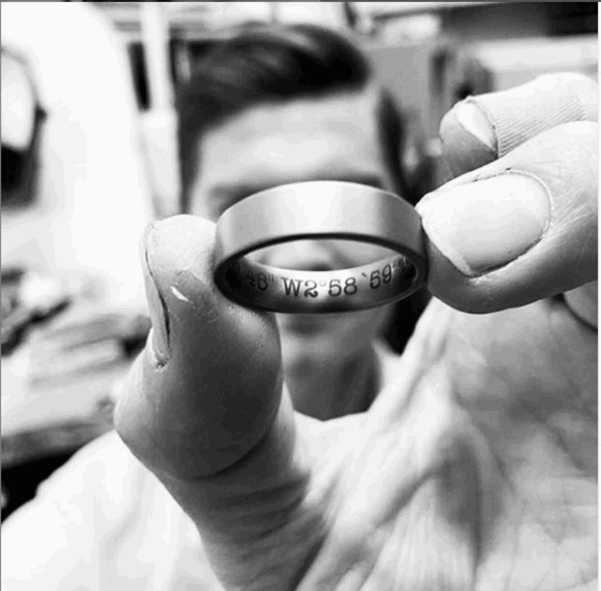 Titanium & Carbon Fibre, Comfort Fit Wedding Ring with FREE Engraving! (2.5 to 4mm)